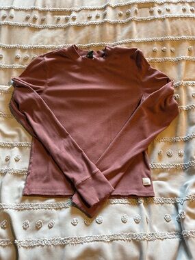 Vuori Long Sleeve Crewneck Top in Dusty Rose